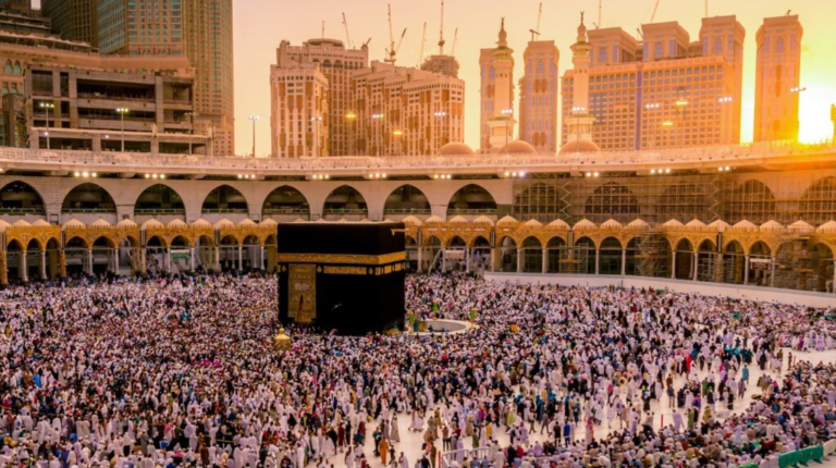 Importance of Customer Reviews When Choosing Umrah Services