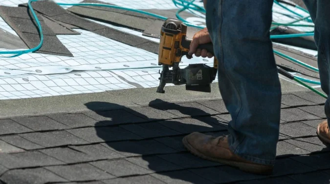 How Commercial Roofing Professionals Diagnose Hidden Roofing Issues